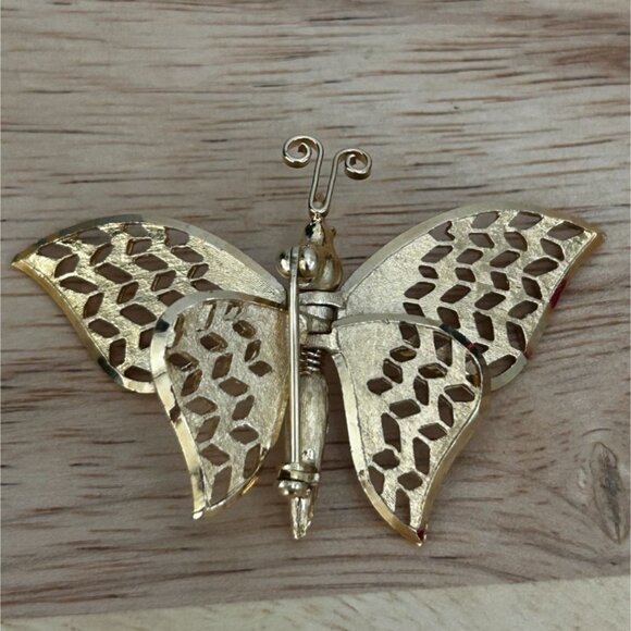 Vintage Coro Gold-Tone Butterfly Brooch With Movable Wings - Rare Jewelry Piece - Picture 2 of 4